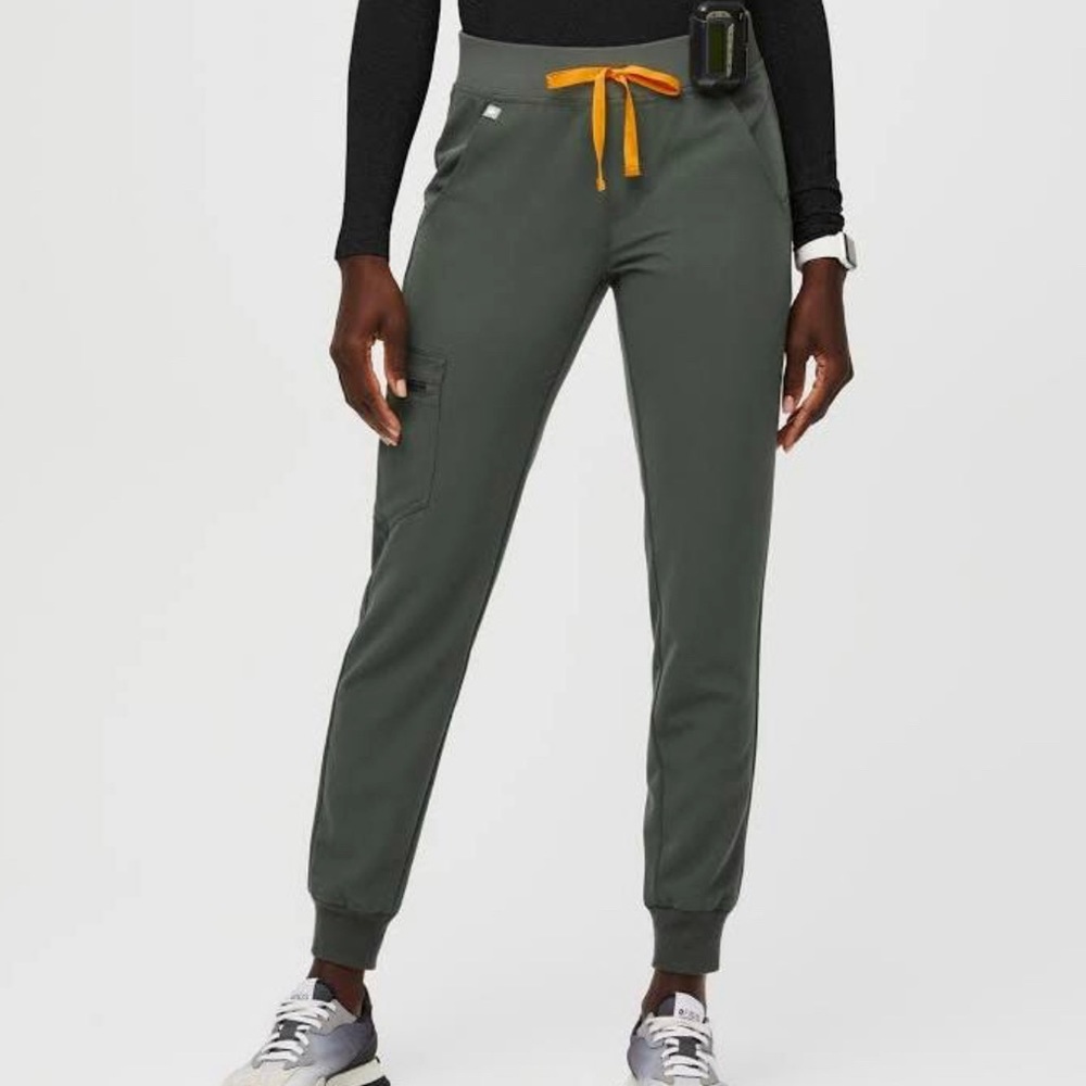 Figs Moss Green Zamora